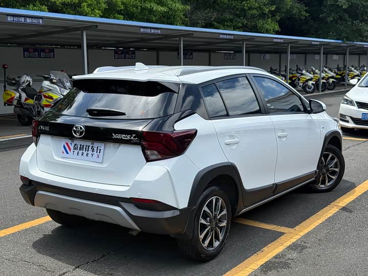 Toyota Yaris L Hatchback, 2022 — фото 2 из 9
