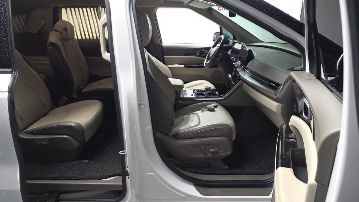 Kia Carnival, 2023 — фото 9 из 12
