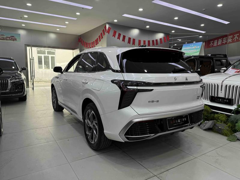 Hongqi HS3 Hybrid, 2025 — фото 4 из 11