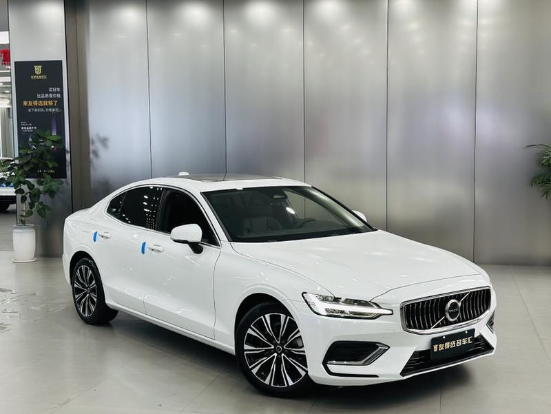 Volvo S60, 2023 — фото 3 из 12