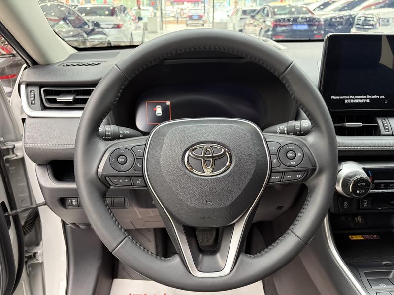 Toyota RAV4, 2024 — фото 10 из 12