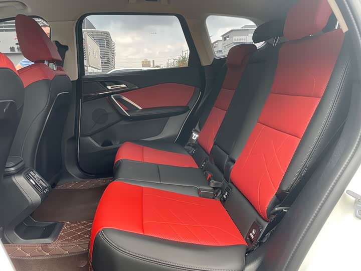 BMW iX1, 2025 — фото 8 из 9