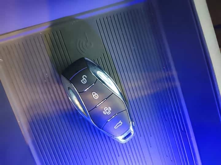 Hongqi EH7, 2025 — фото 9 из 9