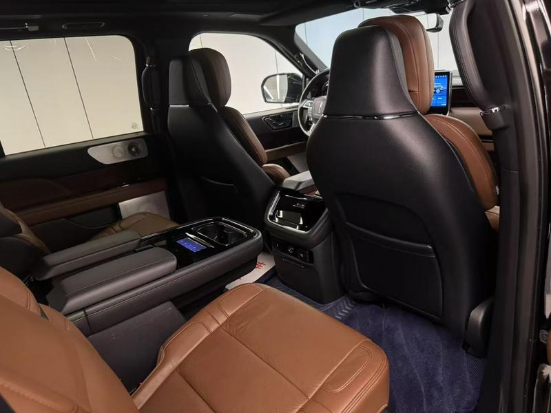 Lincoln Navigator, 2022 — фото 9 из 10