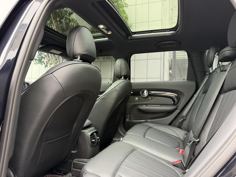 Mini Clubman, 2023 — фото 9 из 11