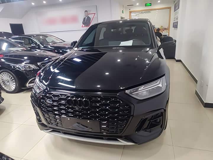 Audi Q5L Sportback, 2023 — фото 3 из 9