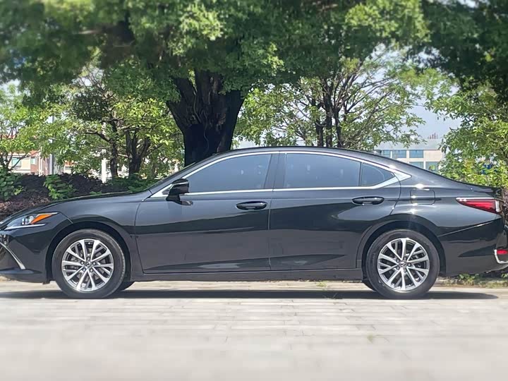 Lexus ES, 2023 — фото 5 из 9