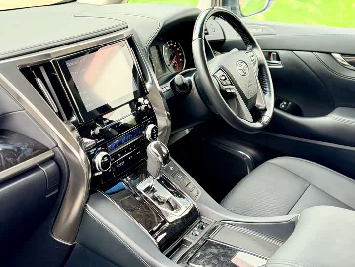 Toyota Alphard, 2025 — фото 9 из 9