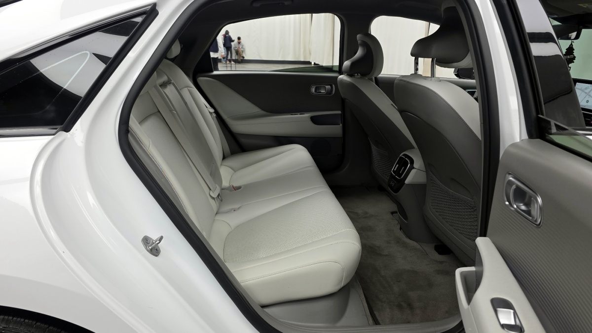 Hyundai Ioniq 6, 2022 — фото 10 из 12