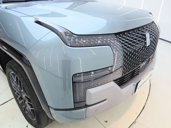 BYD Yangwang U8, 2023 — фото 7 из 9