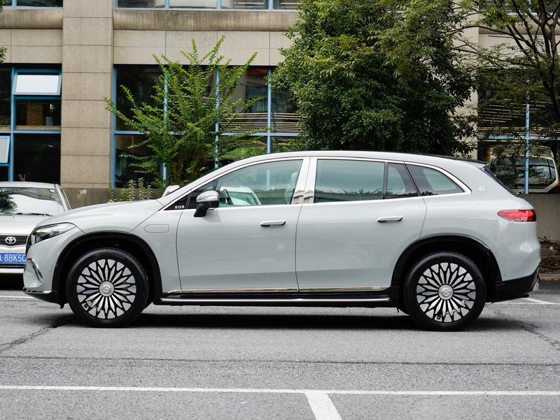 Mercedes-Benz Maybach EQS SUV, 2025 — фото 3 из 11