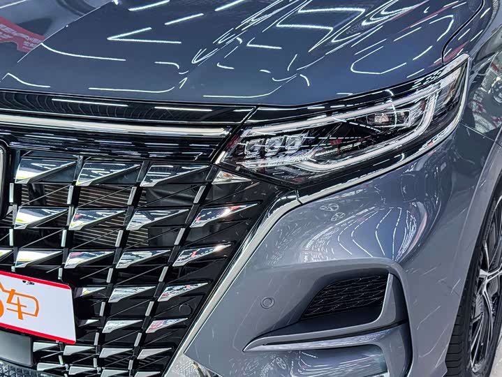 Roewe iMax 8, 2024 — фото 3 из 7