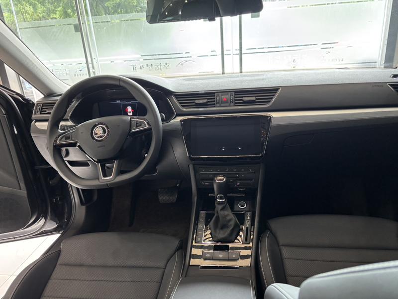 Skoda Superb, 2025 — фото 10 из 12