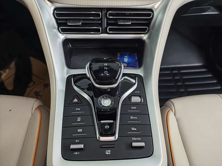BYD Song Pro Hybrid, 2024 — фото 6 из 9