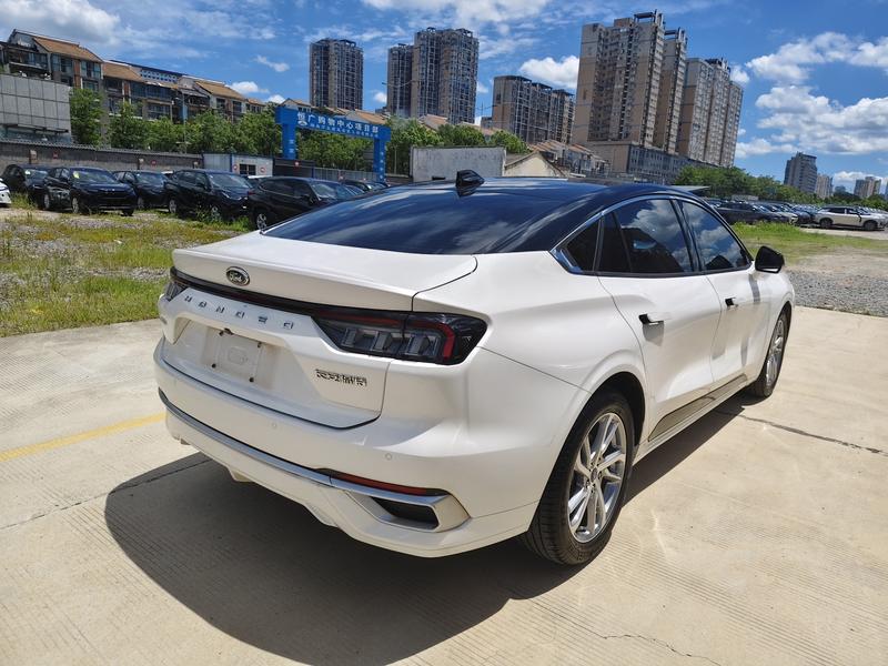 Ford Mondeo, 2022 — фото 7 из 11