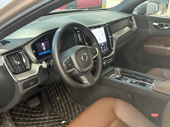 Volvo XC60, 2023 — фото 5 из 9