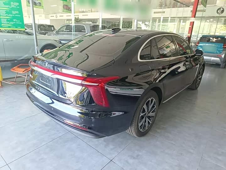 Hongqi H5 Hybrid, 2025 — фото 7 из 9