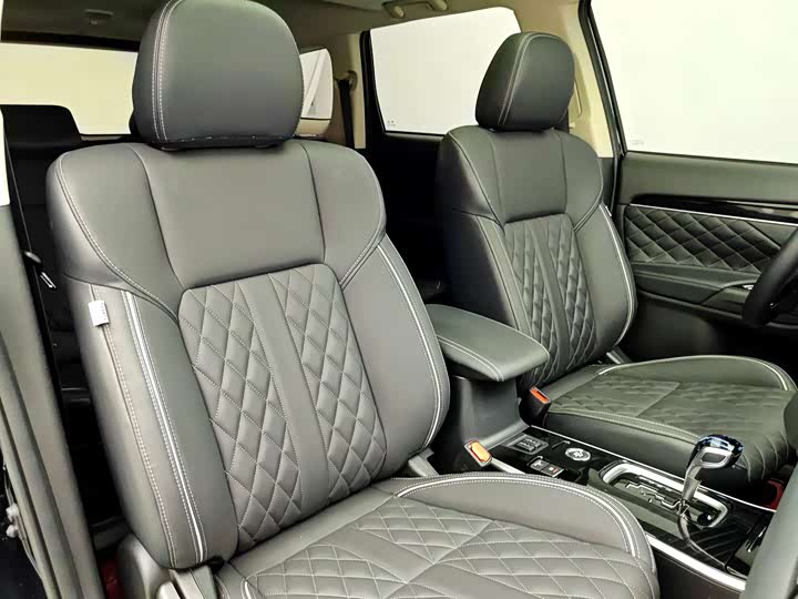 Mitsubishi Outlander, 2022 — фото 7 из 9