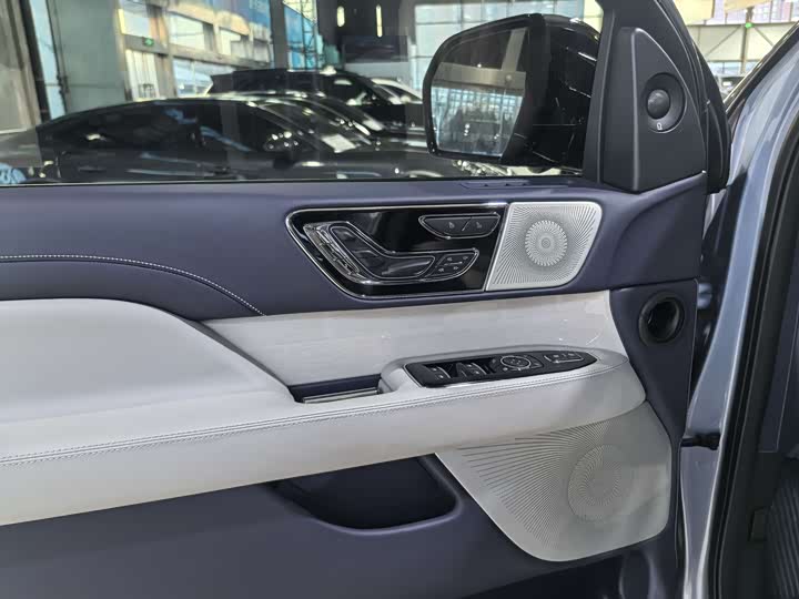 Lincoln Navigator One, 2022 — фото 4 из 9