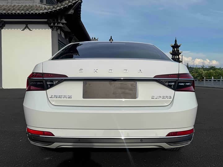 Skoda Superb, 2023 — фото 5 из 9