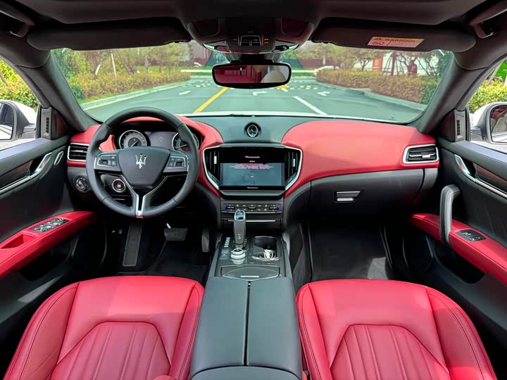 Maserati Ghibli, 2022 — фото 5 из 9