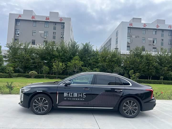 Hongqi H5, 2026 — фото 3 из 9