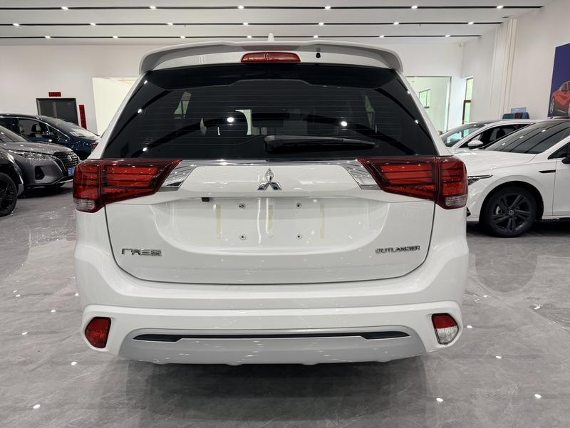 Mitsubishi Outlander, 2022 — фото 5 из 12