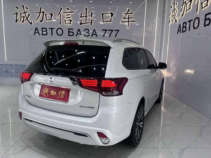 Mitsubishi Outlander, 2023 — фото 4 из 9