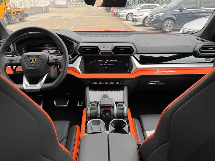 Lamborghini Urus SE, 2026 — фото 6 из 9