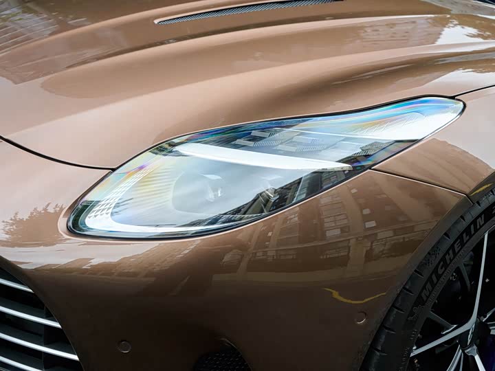 Aston Martin DB12, 2025 — фото 4 из 9