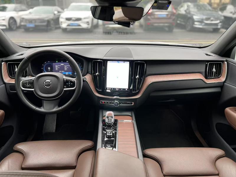 Volvo XC60, 2024 — фото 6 из 10