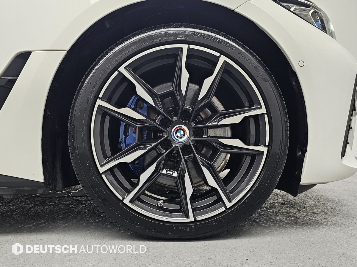 BMW i4, 2022 — фото 5 из 12