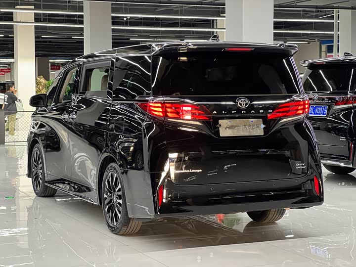 Toyota Alphard, 2025 — фото 6 из 9