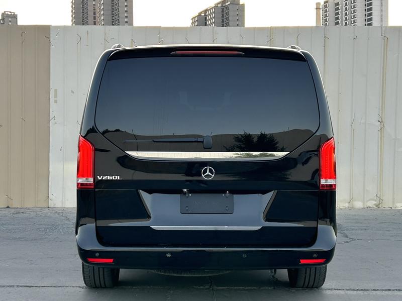 Mercedes-Benz V-Class, 2023 — фото 5 из 10