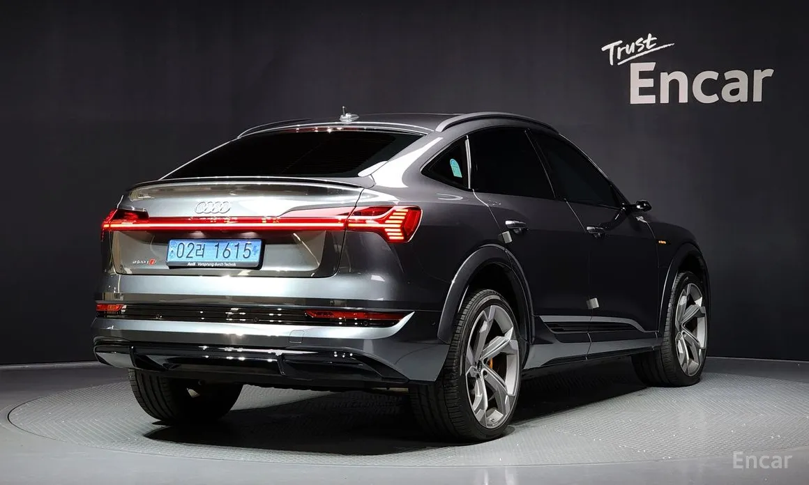Audi e-tron, 2023 — фото 2 из 12