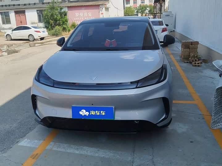 BAIC Arcfox T1, 2025 — фото 2 из 9