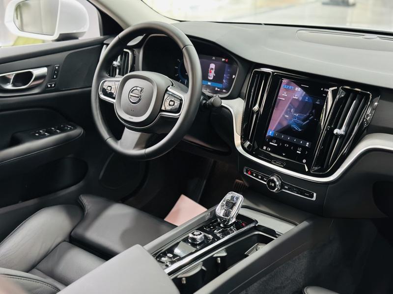 Volvo S60, 2023 — фото 7 из 12
