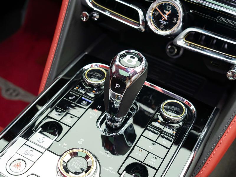 Bentley Flying Spur, 2023 — фото 9 из 12