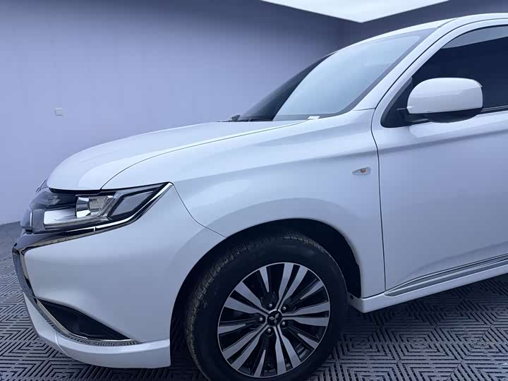 Mitsubishi Outlander, 2022 — фото 5 из 9
