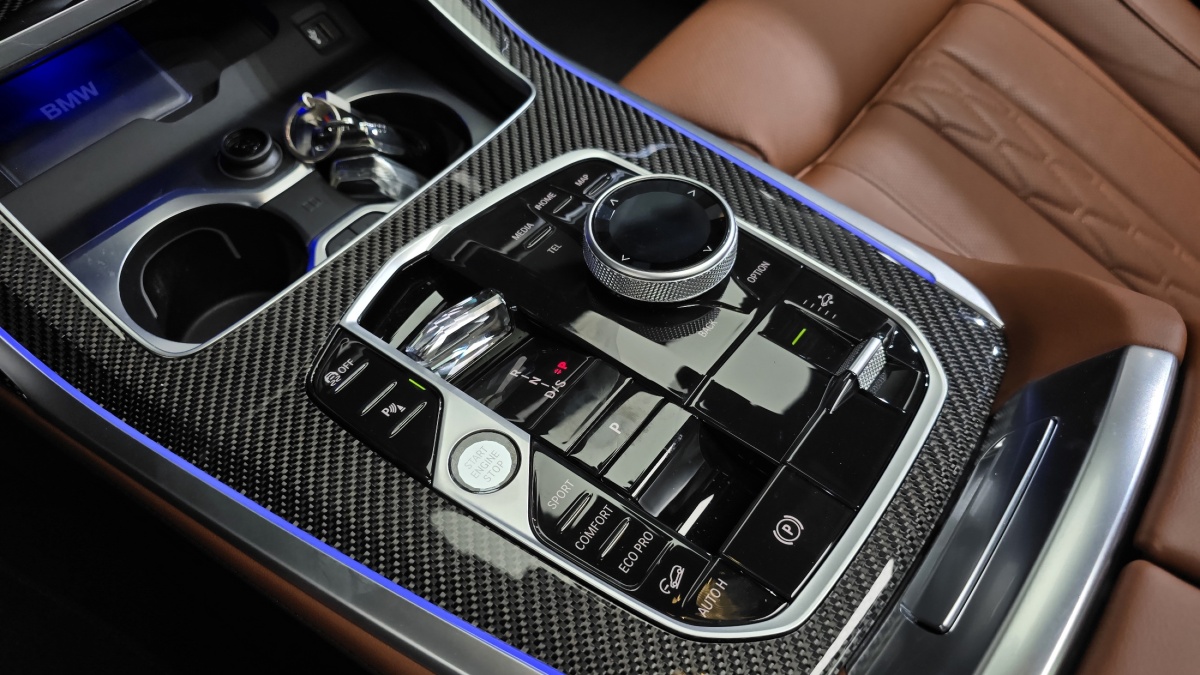 BMW X7, 2025 — фото 8 из 12