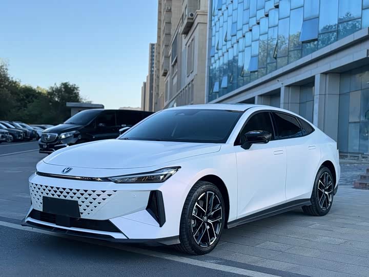 Changan UNI-V Hybrid, 2024 — купить в Воронеже под ключ