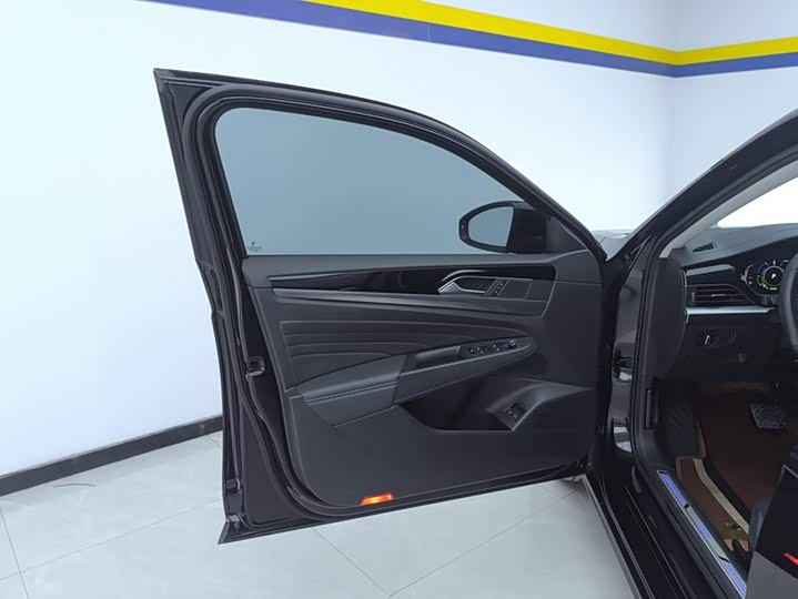Volkswagen Passat Hybrid, 2023 — фото 7 из 9