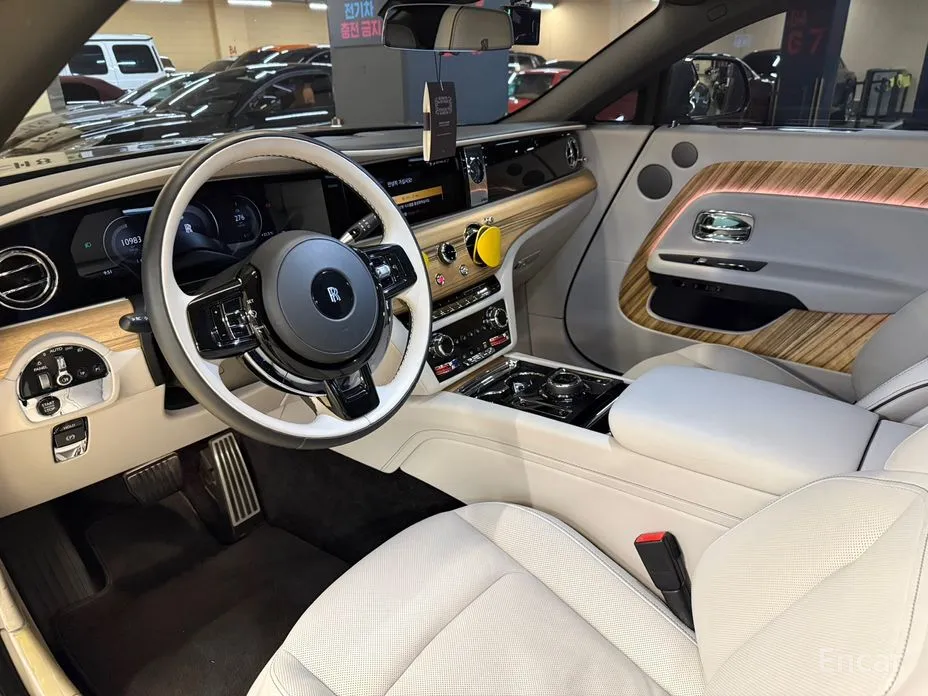 Rolls-Royce Spectre, 2023 — фото 12 из 12