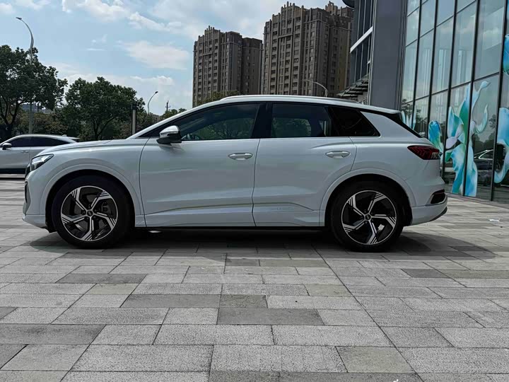 Audi Q4 e-tron, 2024 — фото 7 из 9