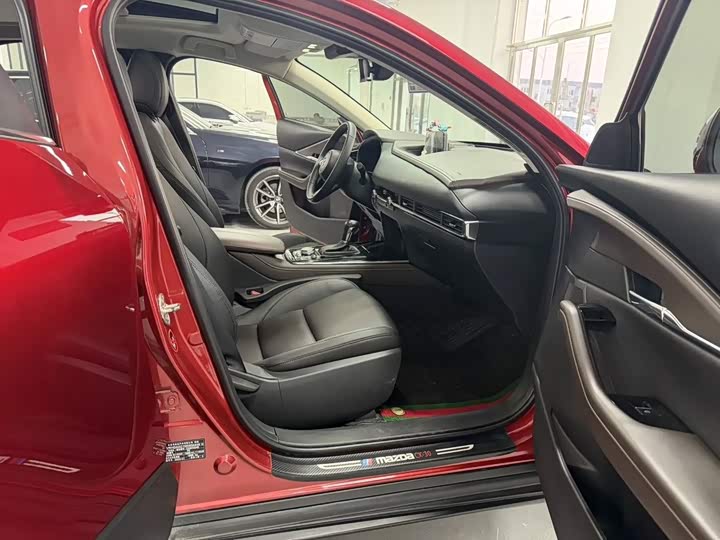 Mazda CX-30, 2022 — фото 8 из 9