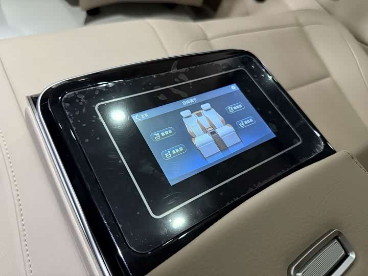 Mercedes-Benz V-Class, 2024 — фото 7 из 9