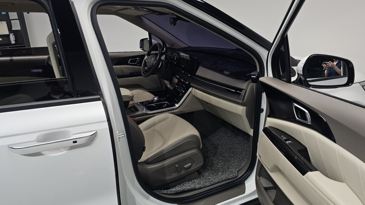 Kia Carnival, 2022 — фото 10 из 12