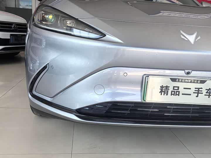 BAIC Arcfox Alpha S6, 2025 — фото 3 из 9