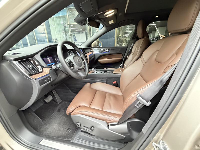 Volvo XC60, 2024 — фото 8 из 10
