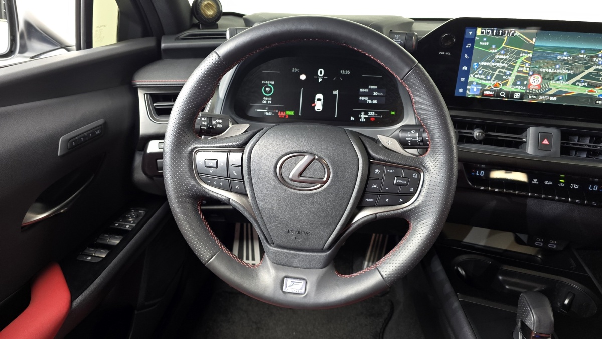 Lexus UX, 2024 — фото 12 из 12